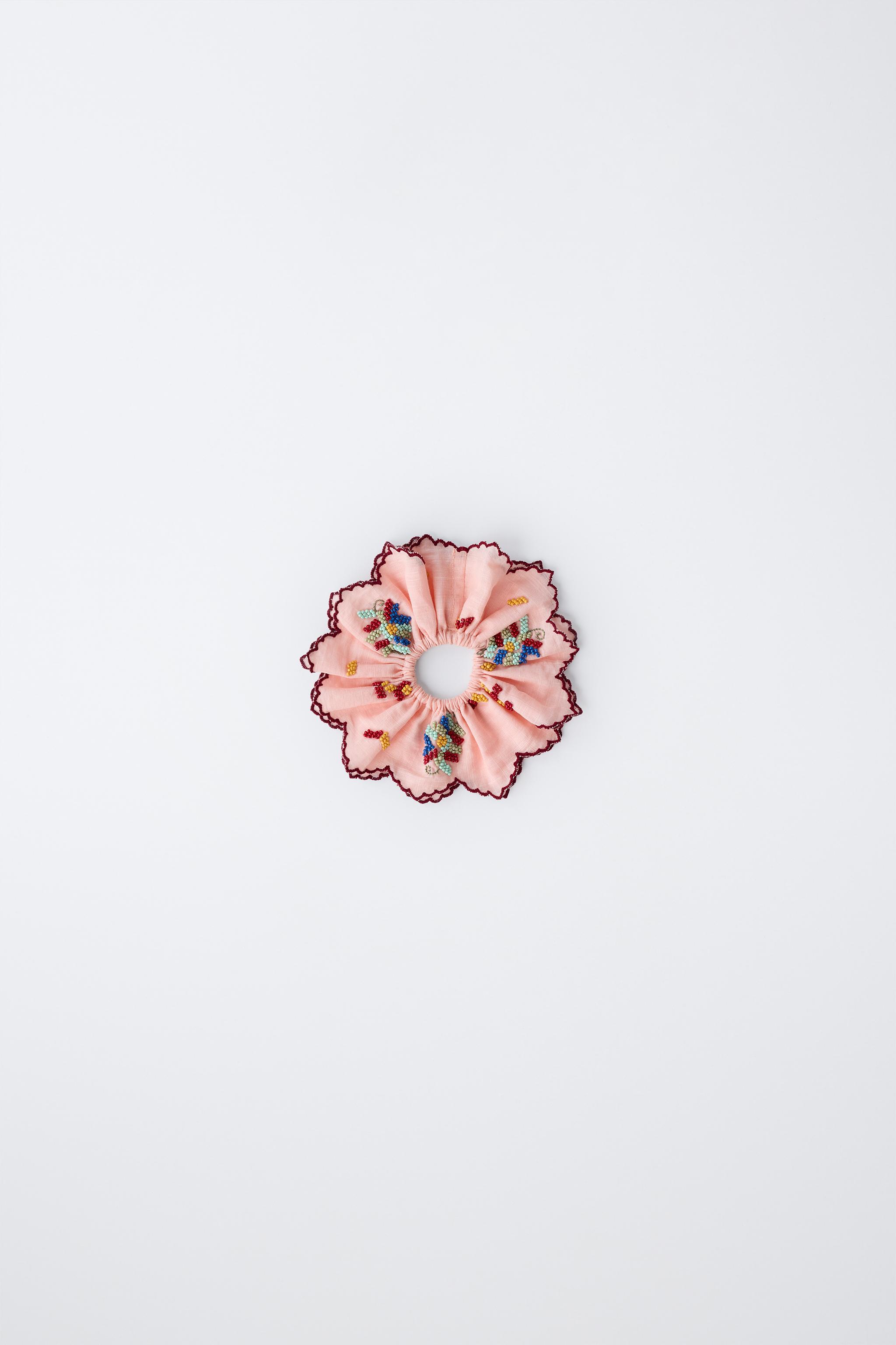 CONTRAST BEADED HAIR TIE